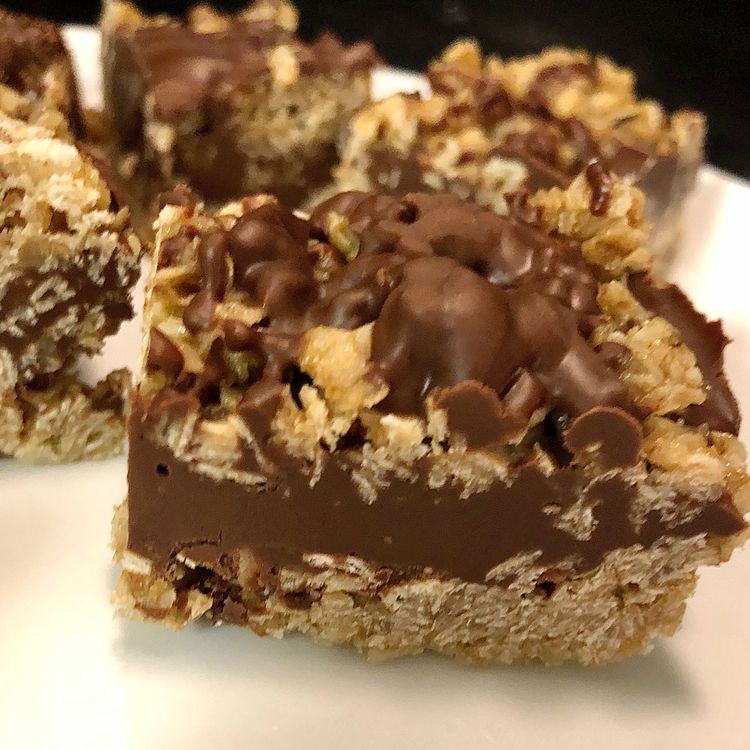 Easy No-Bake Chocolate Oatmeal Bars - 247 Tasty Recipes