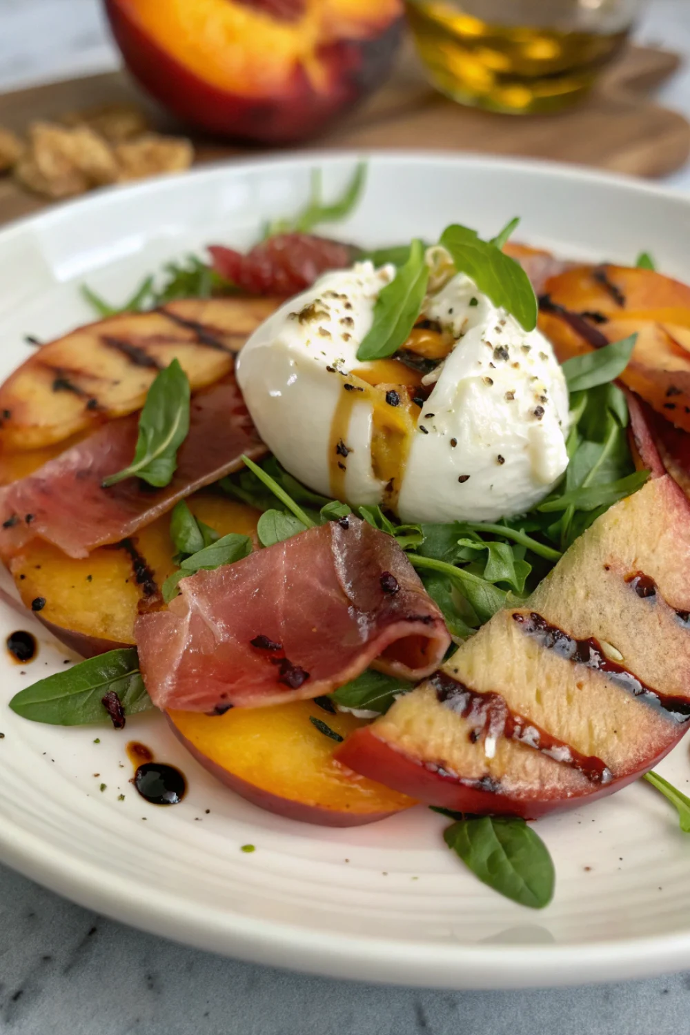 Salade pêches grillées burrata bresaola